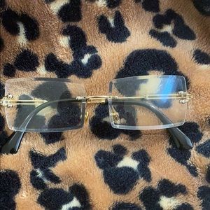Clear square frame sunglasses😍